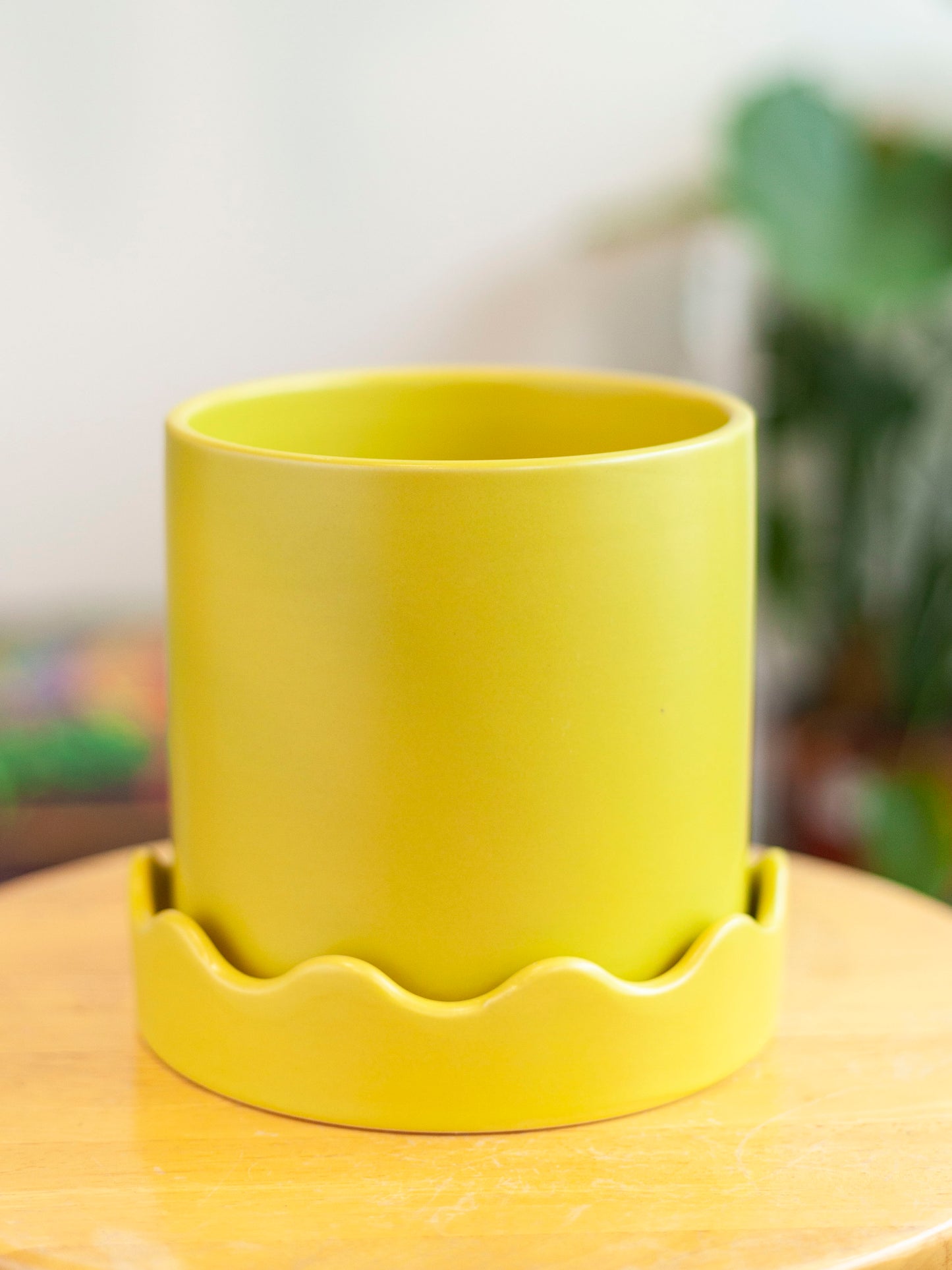 Pissaro Pot with Saucer 5"