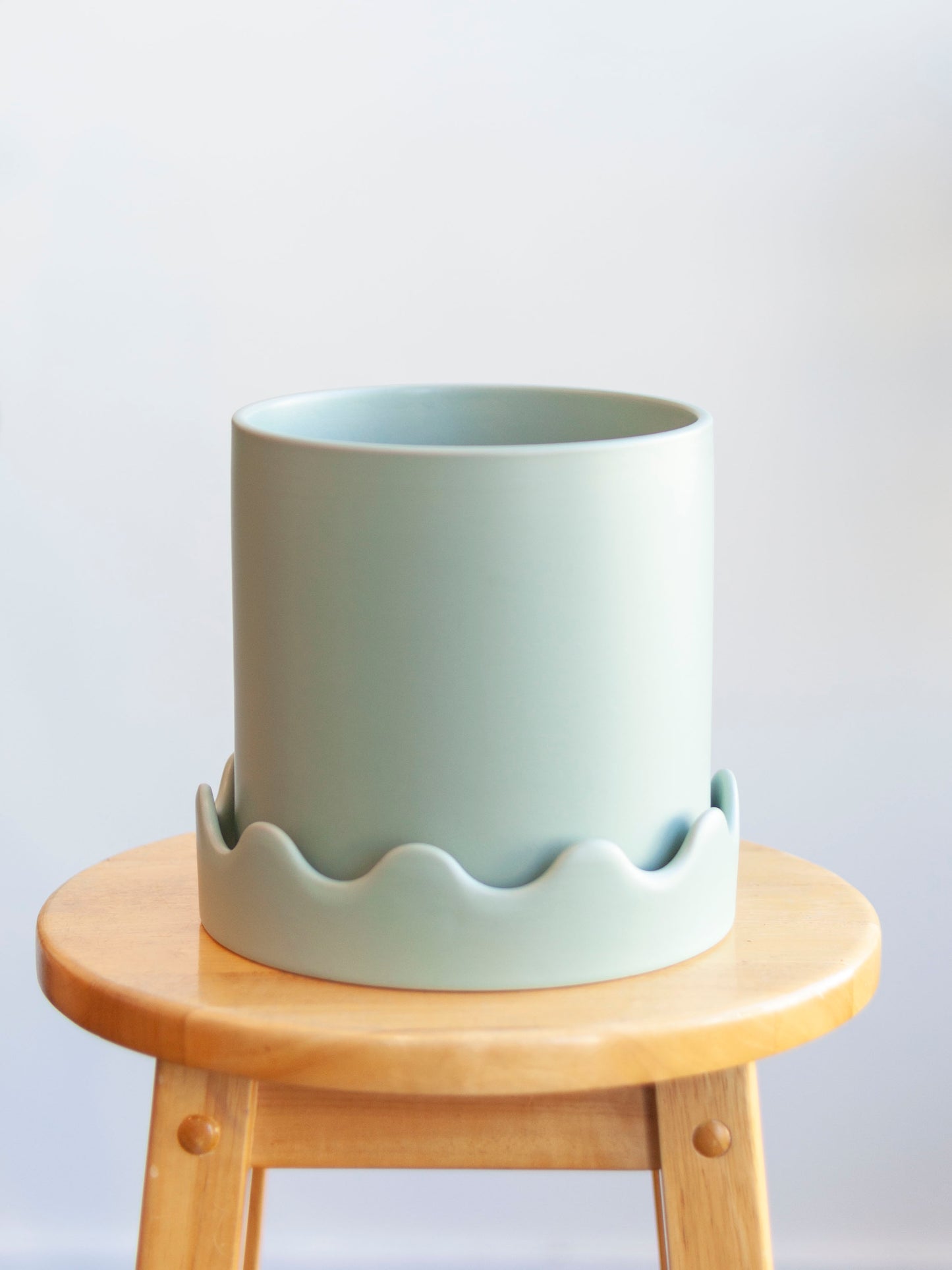 Pissaro Pot with Saucer 7"