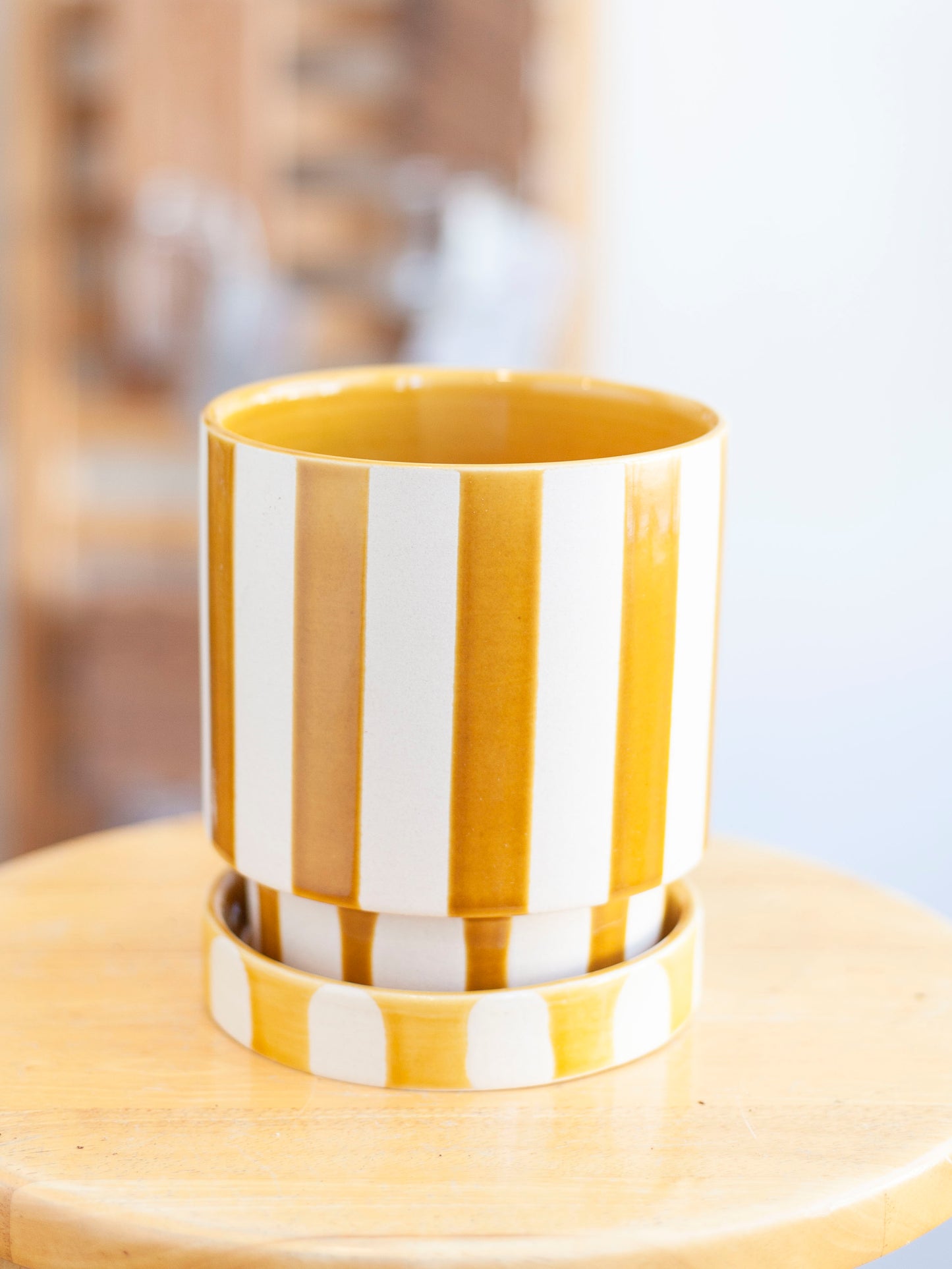 Saffron Pot with Saucer 5"